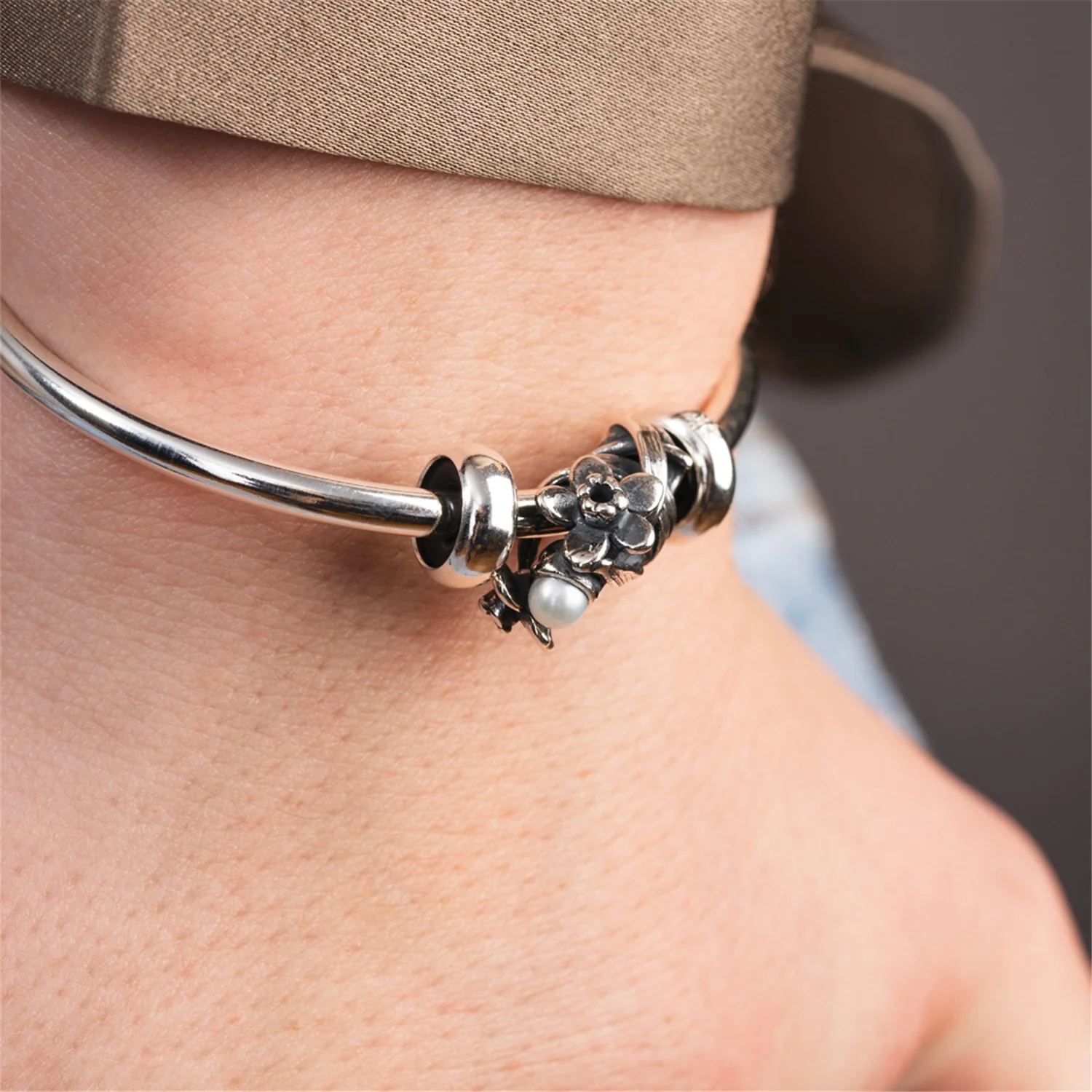 Daffodil of March Bangle - Image 2