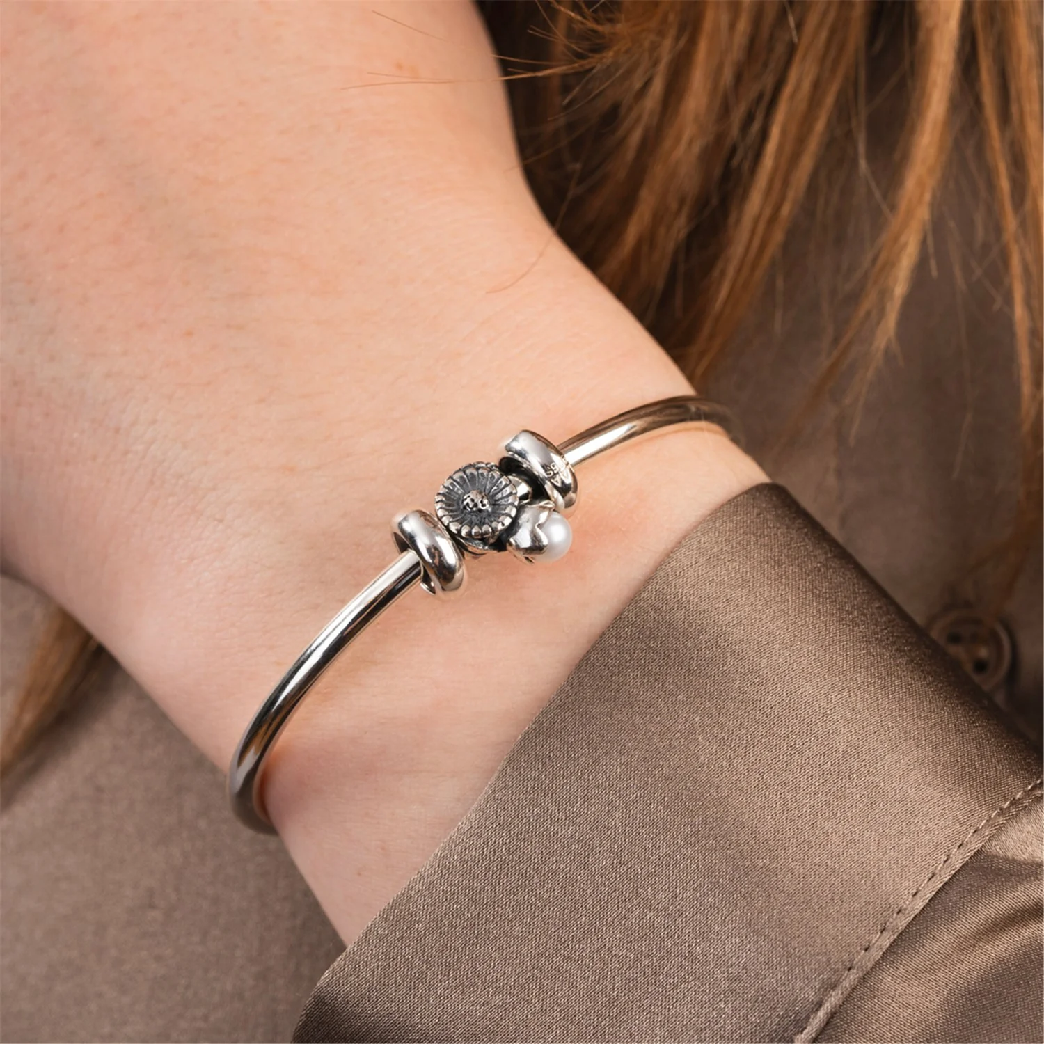 Daisy of April Bangle - Image 2