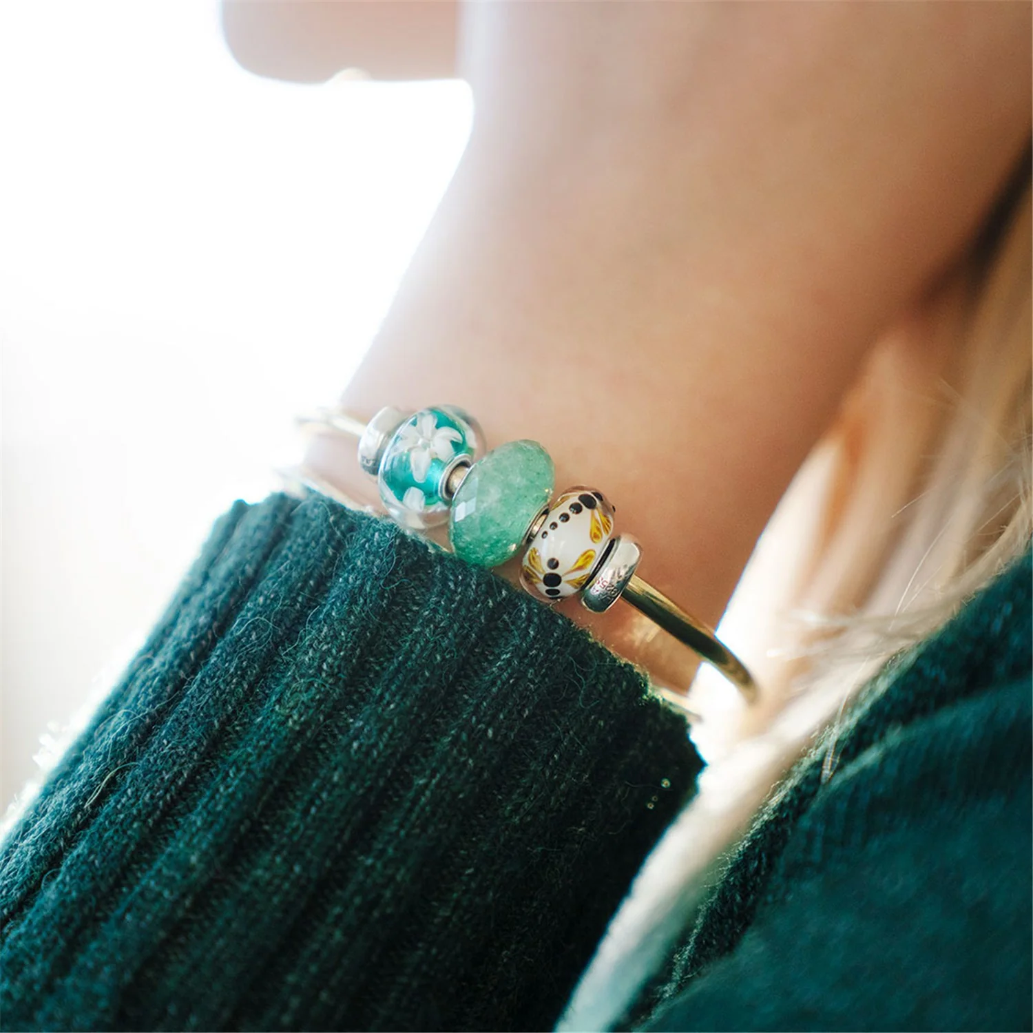 Dragonfly on Silk Bead - Image 2