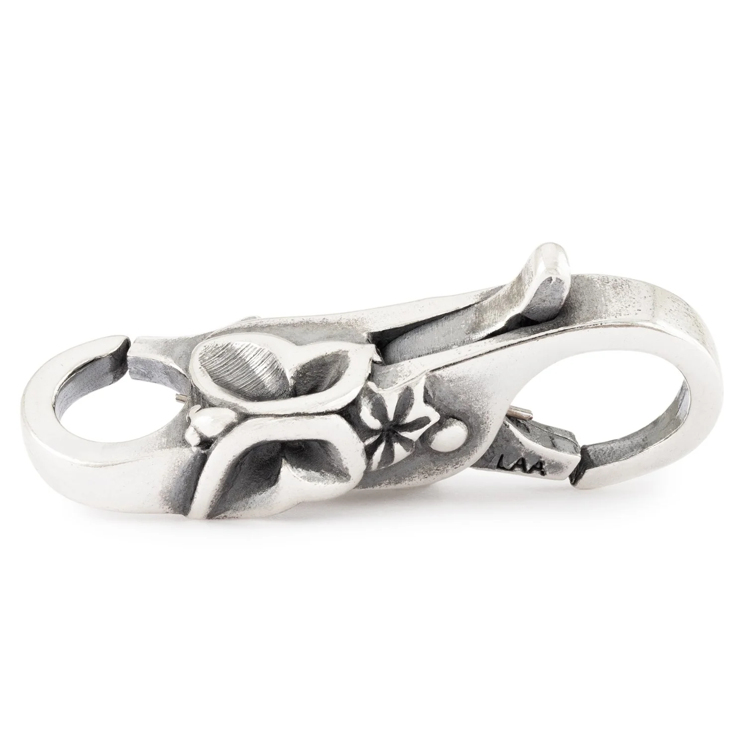 Flutter By, Clasp