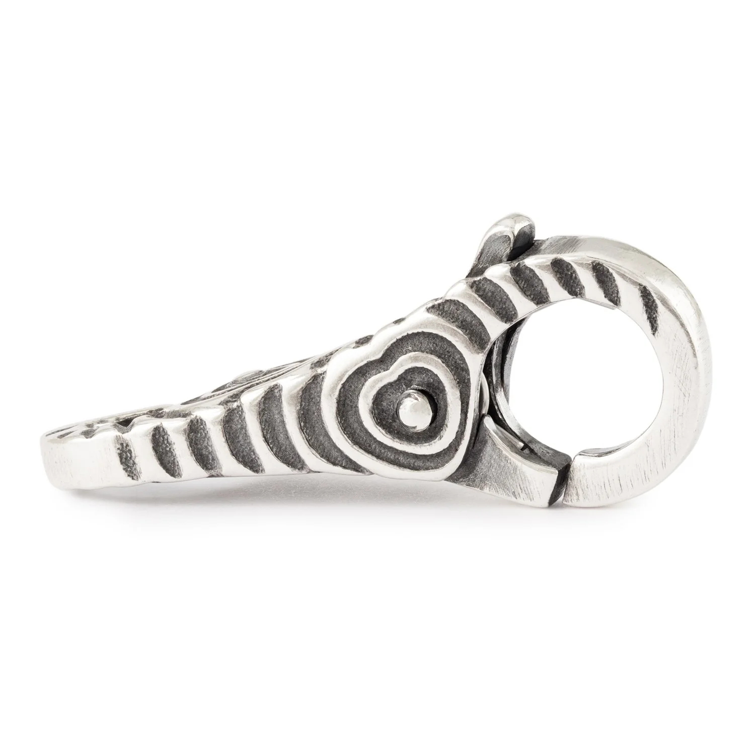Heart Ripples, Clasp