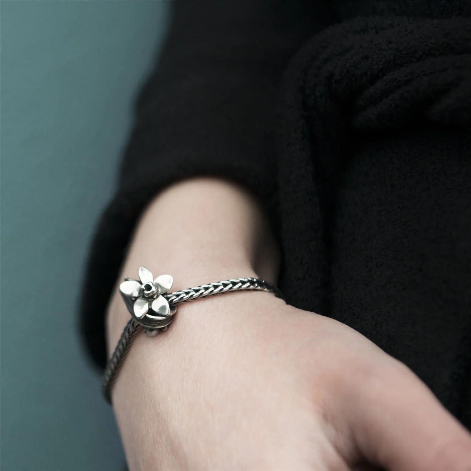 Narcissus of December Bracelet - Image 4
