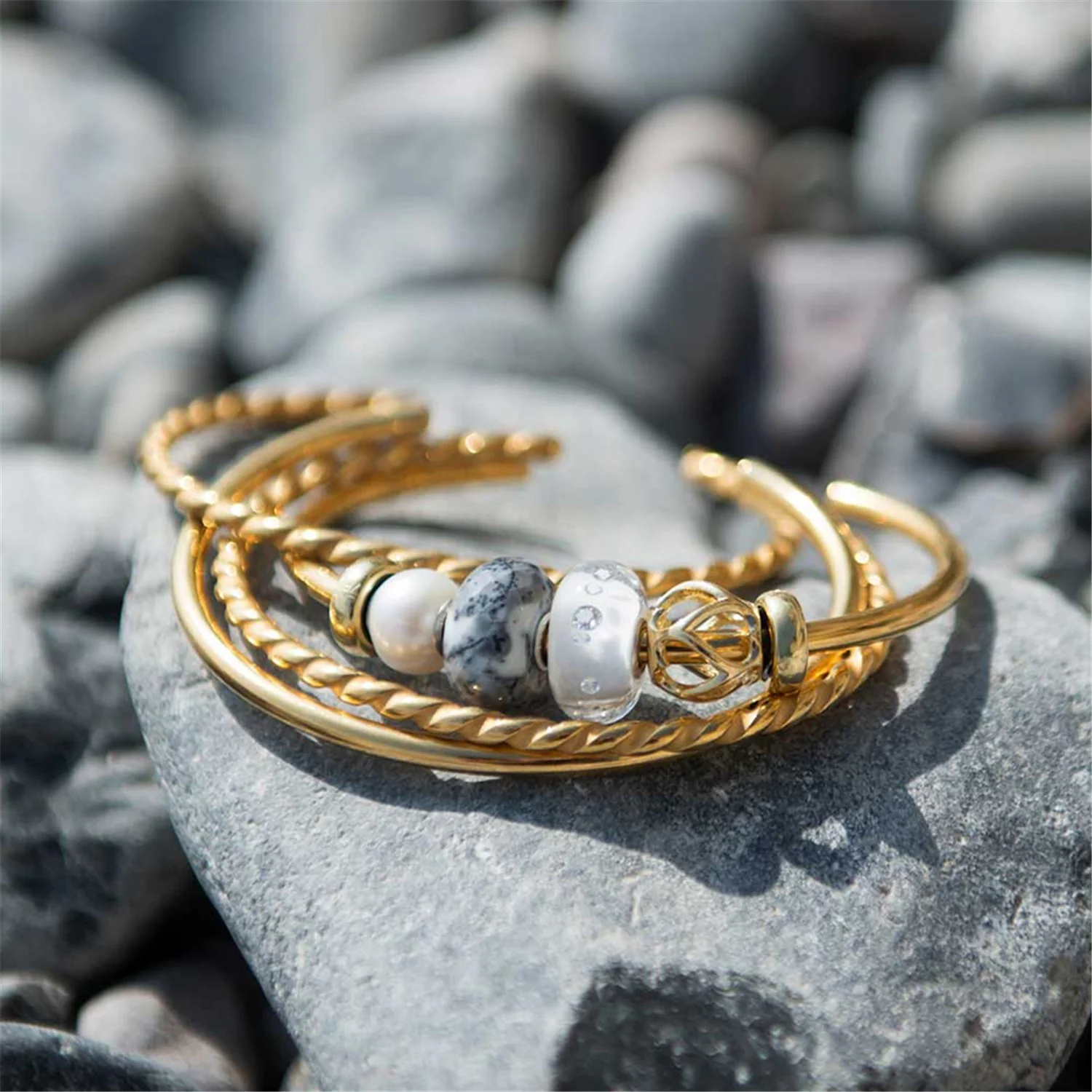 The Diamond Bead, White - Image 5