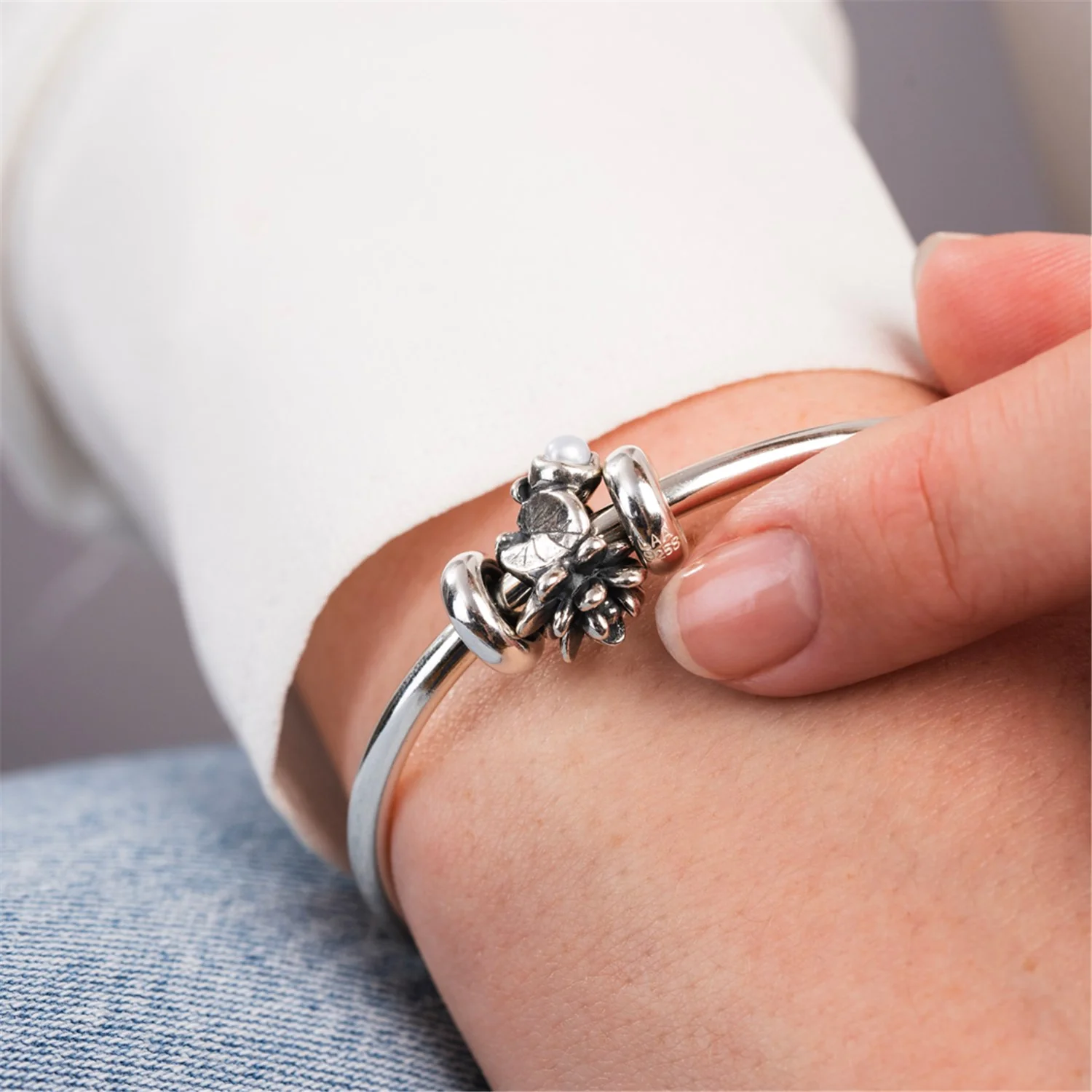 Water Lily of July Bangle - Image 2