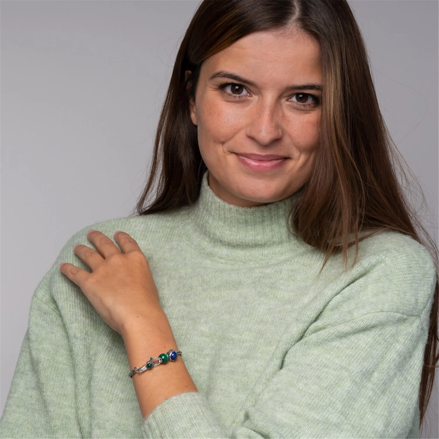White & Green Clasp - Image 5